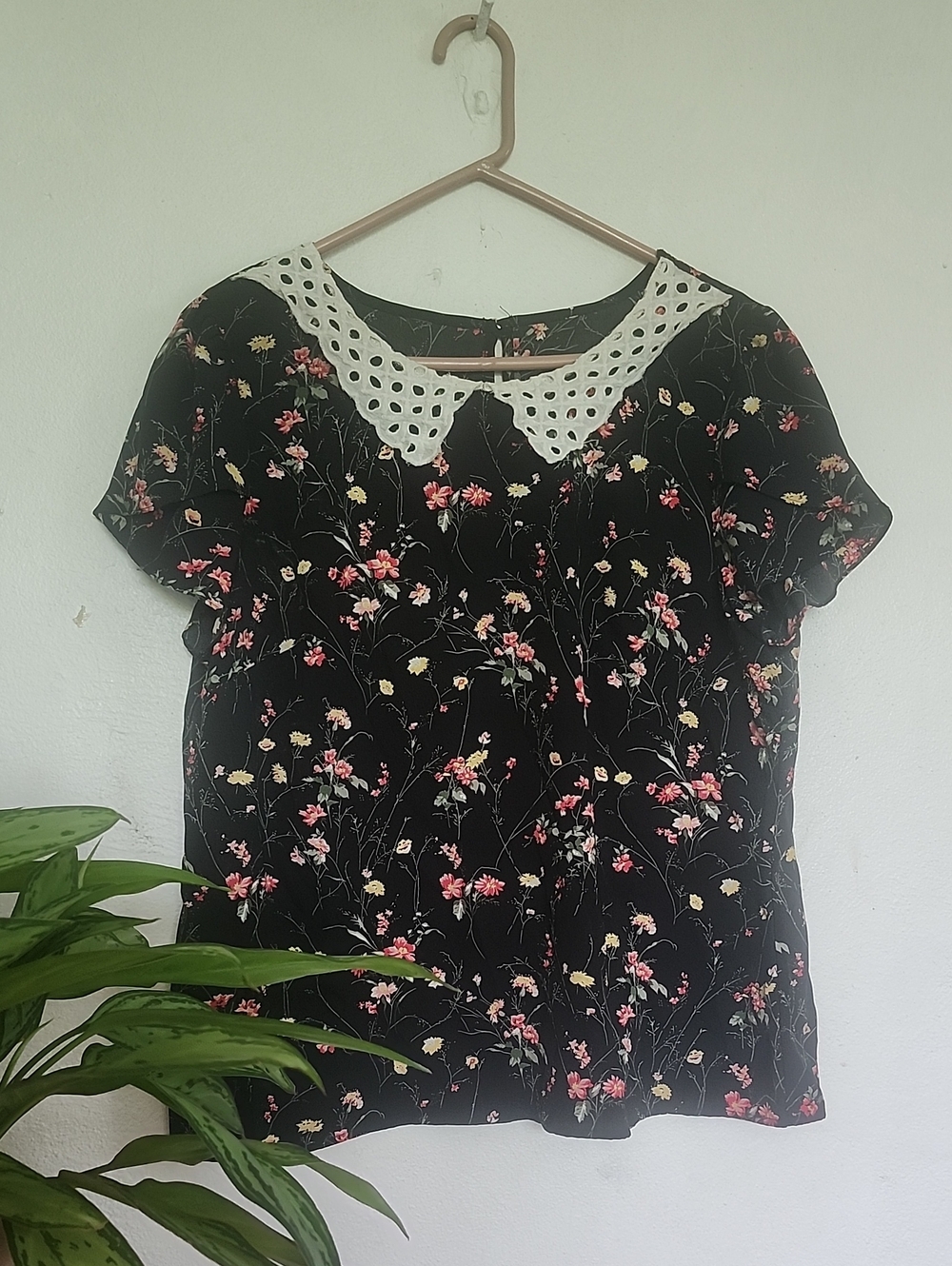Floral Short-Sleeve Top with White Eyelet Collar - Black